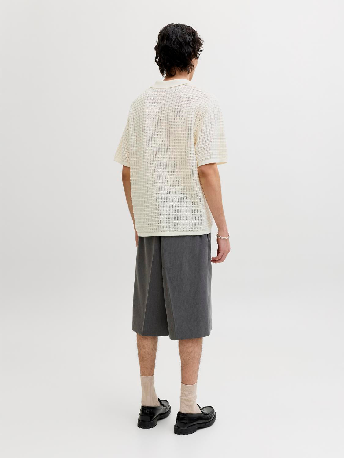 model_shot-back